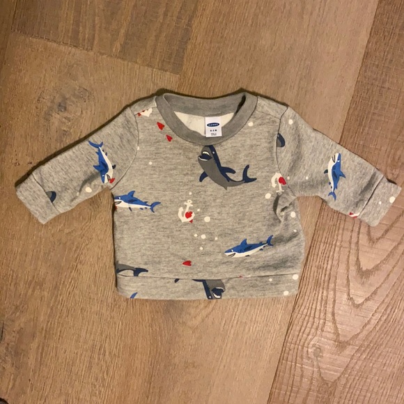 Sharks and hearts warm sweatshirt - Picture 2 of 2